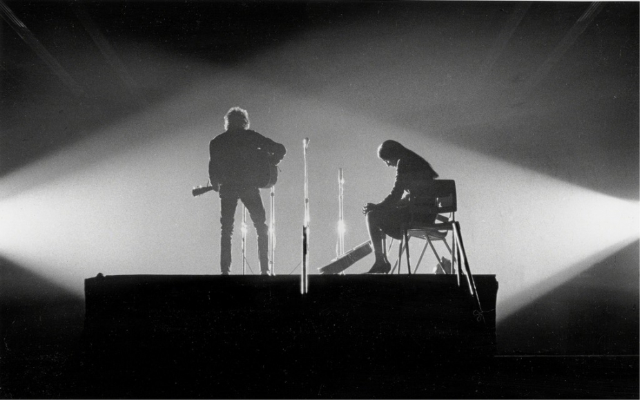 Daniel Kramer, Bob Dylan and Joan Baez in Crossed Lights, New Haven, Connecticut, 1965