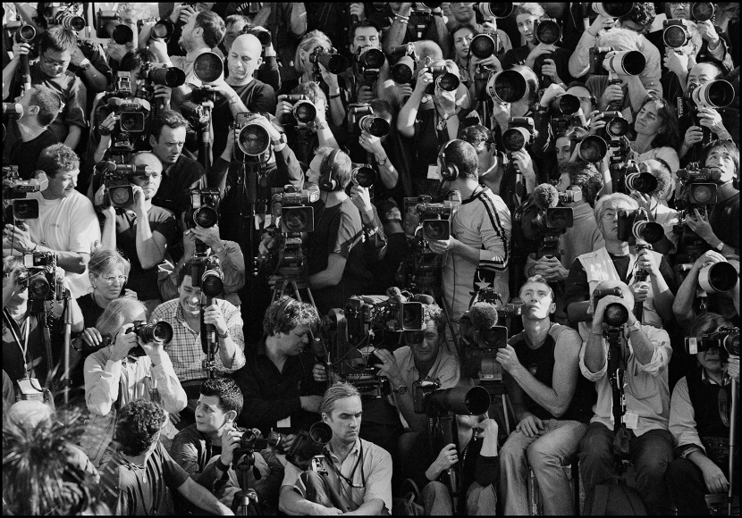 Arthur Elgort, Photographers before the Louis Vuitton Fashion Show, Paris, 2003