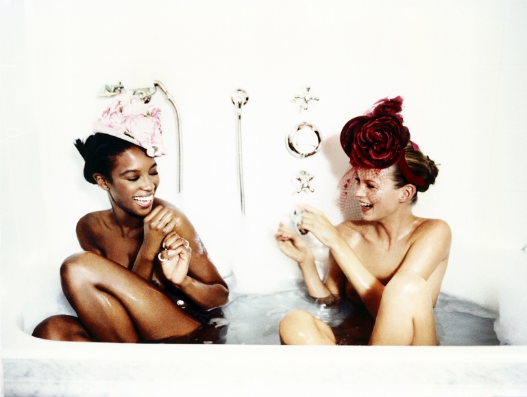 Ellen von Unwerth, Bathtub, Naomi Campbell and Kate Moss, VOGUE, 1996