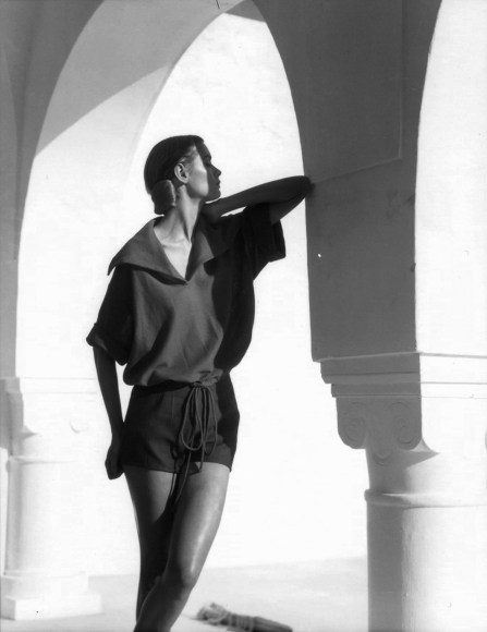 Louise Dahl-Wolfe, Natalie in Arch (3/4), Tunisia, 1950