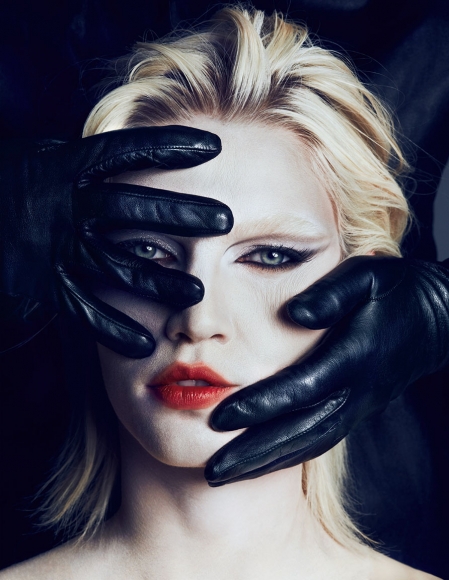 Txema Yeste, Aline and Gloves, 2013