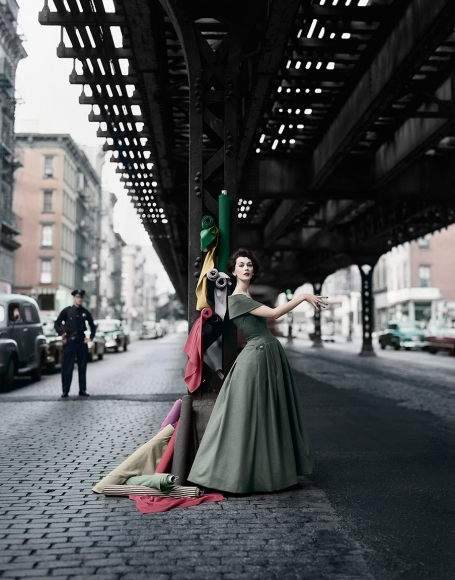 William Helburn, Dovima under the El, Dior, 1956