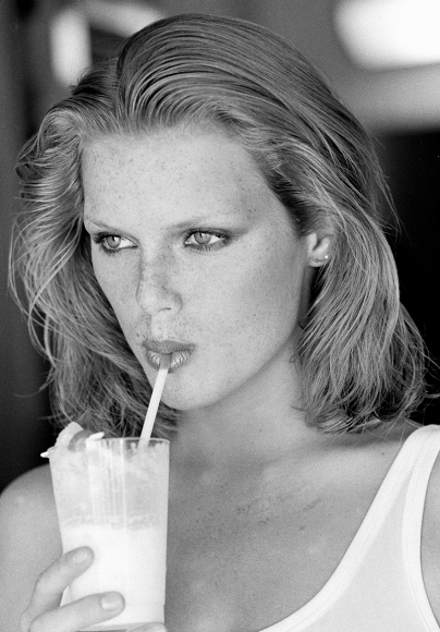 Arthur Elgort, Patti Hansen Sipping from a Straw, VOGUE, 1975