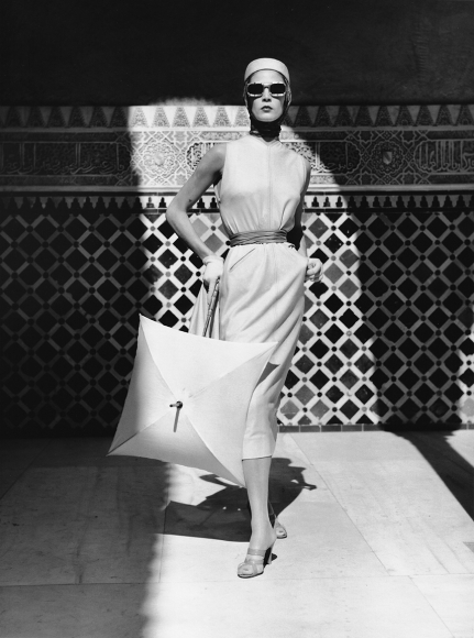 Louise Dahl-Wolfe, Jean Patchett in Alhambra, Spain, 1953