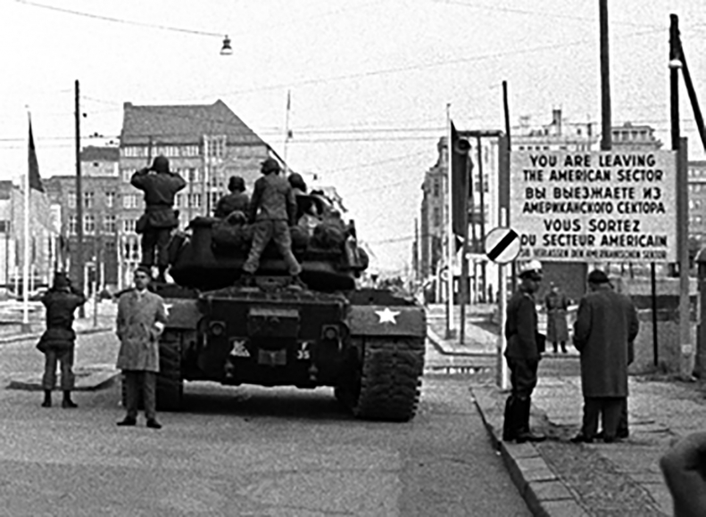 Harry Benson, American Tanks, Checkpoint Charlie, Berlin, 1961