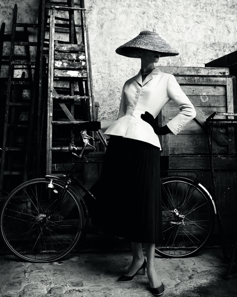Patrick Demarchelier, Dior Haute Couture, Spring-Summer 1947, 2011