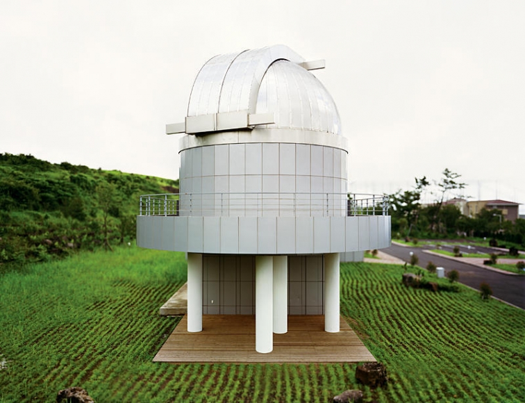 Sanggil Kim. mode_college of natural sciences department of physics and astronomy (Edition of 6), 2006. c-print, 180 x 220 cm. Courtesy of the artist & PKM Gallery.