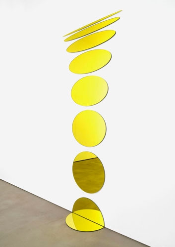 Olafur Eliasson. Welcoming ellipses, 2008. Laminated mirror(yellow), aluminium, rubber, 246.7 x 99 cm. Courtesy of the artist & PKM Trinity Gallery. © 2012 Olafur Eliasson.