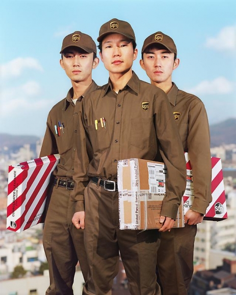Sanggil Kim. off-line_10:20+14:25+18:00, 2008. C-print, 222 x 180 cm. Courtesy of the artist & PKM Trinity Gallery.