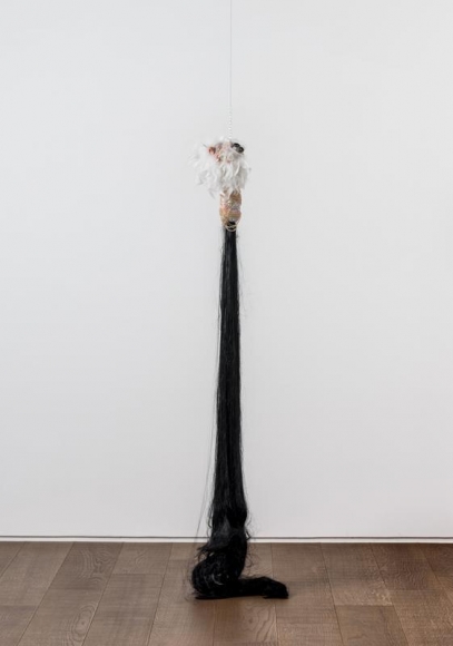 Lee Bul.Visible Pumping Heart IV, 1994. Feathers, fake hair, fabric, sequins in acrylic box, 150 x 20 x 20 cm. Courtesy of the artist & PKM Gallery.