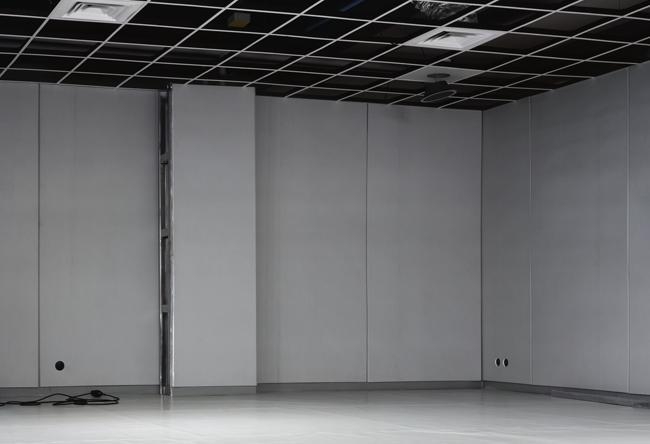 Thomas Demand. Renovation (Edition of 6), 2010. C-print/ diasec, 200 x 293 cm. Courtesy of the artist & PKM Gallery.