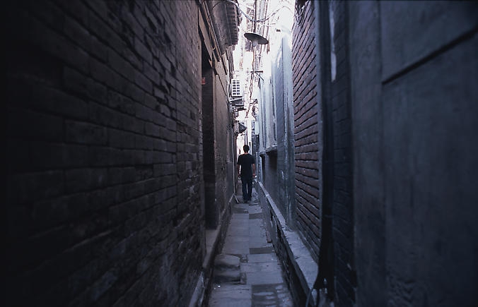Zhao Zhao. Walk (Ed. 6), 2008. C-print, mounted on aluminum, 150 x 225 cm. Courtesy of the artist & PKM Gallery.