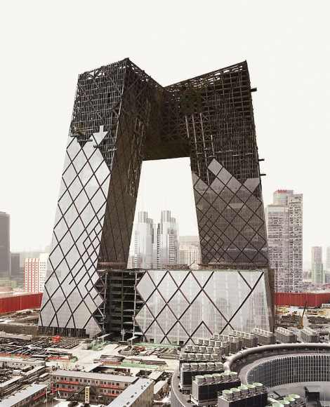 Sanggil Kim. mode_2008, 2008. C-print, 219 x 180 cm. Courtesy of the artist & PKM Trinity Gallery.