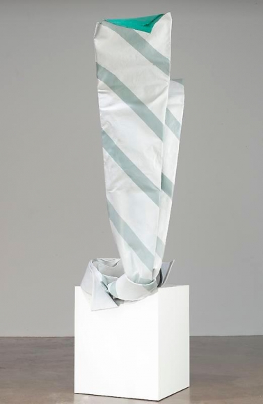 Claes Oldenburg and Coosje van Bruggen. Inverted Collar and Tie, 1993. 233.7 x 96.5 x 132.1 cm. © 1993 Claes Oldenburg and Coosje van Bruggen. Photo courtesy Pace Gallery.
