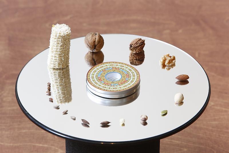Donghee Koo. 528, 2013. Seeds and nuts, rotated display with mirror, 32 x 32 x 24 cm. Courtesy of the artist & PKM Gallery.