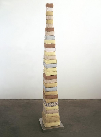 Louise Bourgeois. Untitled, 2005. Fabric and stainless steel, 30.4 x 30.4 x 170 cm. Courtesy of the artist & PKM Gallery.