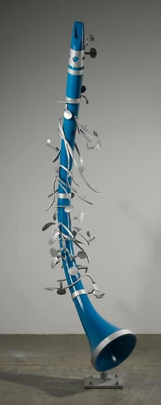 Claes Oldenburg and Coosje van Bruggen. Leaning Clarinet (Edition of 3 + 1AP), 2006. 358.1 x 157.5 x 81.3 cm. © 2006 Claes Oldenburg and Coosje van Bruggen. Photo courtesy Pace Gallery.