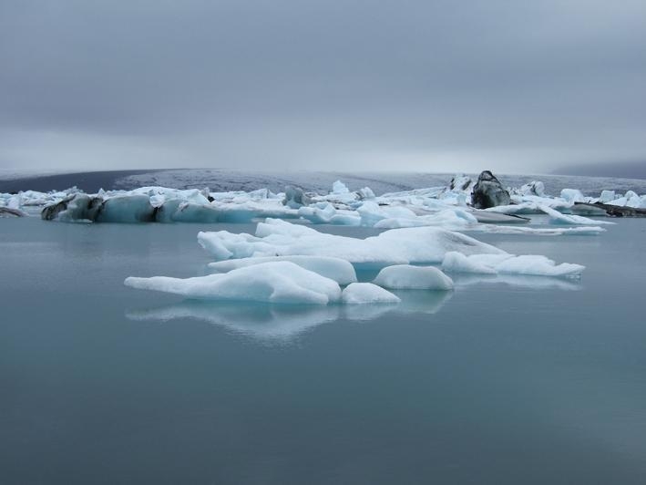 Katie Paterson. Vatnajökull (the sound of), 2007/8. Hydrophone, mobile phone, DE500, variable. Courtesy of the artist & PKM Gallery.