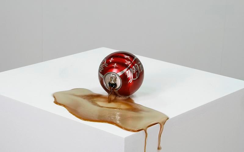 Wonwoo Lee. Fat coke, 2009. Stainless steel, aluminum, paint, 12.5 x 12.5 x 12.5 cm. Courtesy of the artist & PKM Gallery.