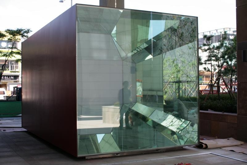 Cody Choi. Luminous Future, 2009, Stainless Steel, Mirror, Glass, LED, PC Panel, 300 x 600 x 300 cm. Courtesy of the artist & PKM Gallery.