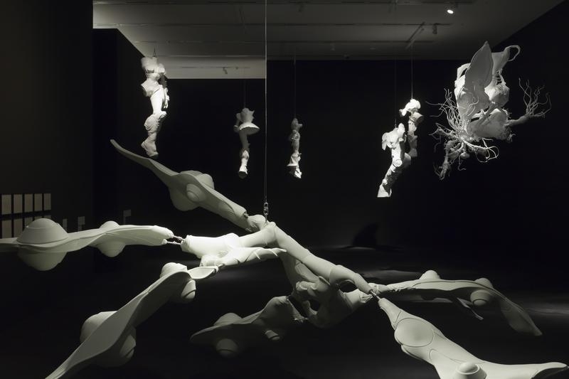 Lee Bul. Chiasma, 2005. Installation view, “Lee Bul: From Me, Belongs to You Only,” Mori Art Museum, Tokyo, 2012. Hand-cut polyurethane panels on aluminum amature, 195 x 383 x 395 cm.