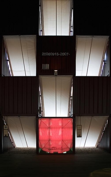 Cody Choi. Paper Museum Project -Luminous Prison, 2006. Steel, Mirror, Glass, LED, PC Panel, 960 x 720 x 600 cm. Courtesy of the artist & PKM Gallery.