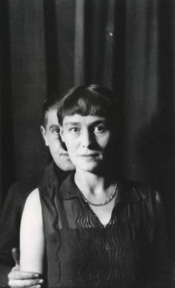 René Magritte - ”L’Ombre et son ombre”, René et Georgette Magritte, Bruxelles, Rue Esseghem, 1932 ; Bruce Silverstein Gallery
