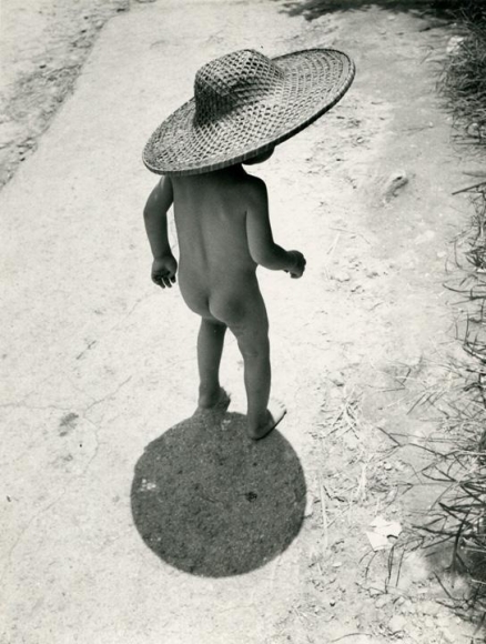 Werner Bischof - Hong Kong Child Refugee, 1952 Gelatin silver print | Bruce Silverstein Gallery