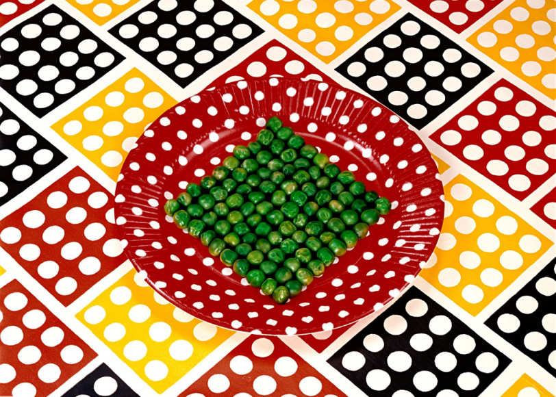 Sandy Skoglund - Peas on a Plate, 1978 | Bruce Silverstein Gallery