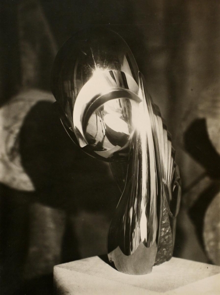 Mademoiselle Pogany (II), Bronze of 1920, c. 1925., Gelatin silver print, printed c. 1925