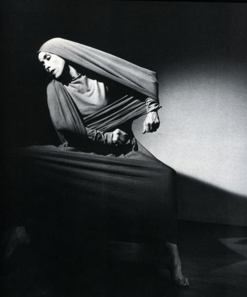 Martha Graham, Lamentation (oblique), 1935, Gelatin silver print, printed c. 1935. 10 x 10 1/2 inches