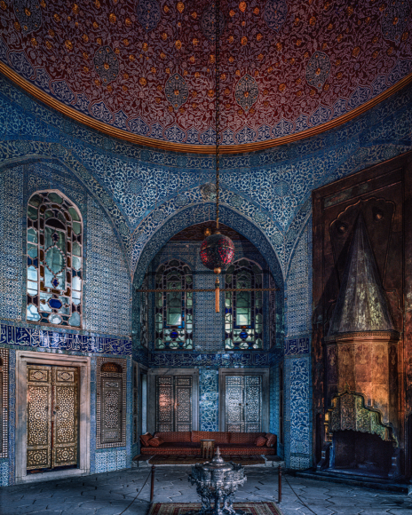 Ahmet Ertuğ - Baghdad Paviion, 1978 Chromogenic print ; Bruce Silverstein Gallery