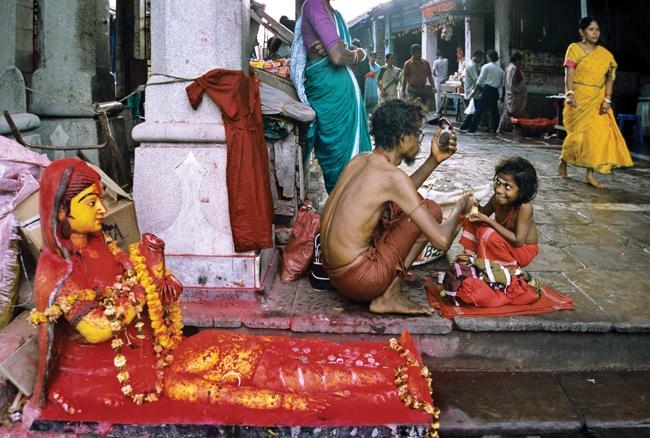 Raghu Rai At Adiganga Kali Ghat, Kolkata