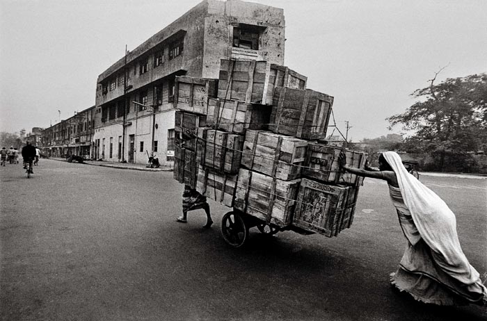 Raghu Rai Woman Cart Pusher, Delhi