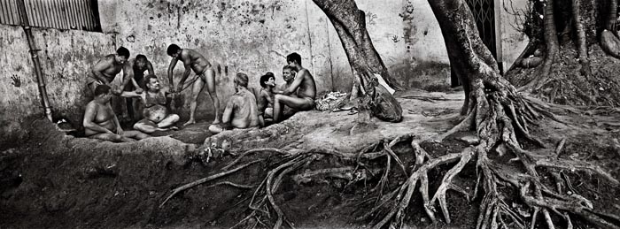 Raghu Rai Wrestlers under Howrah Bridge, Kolkata