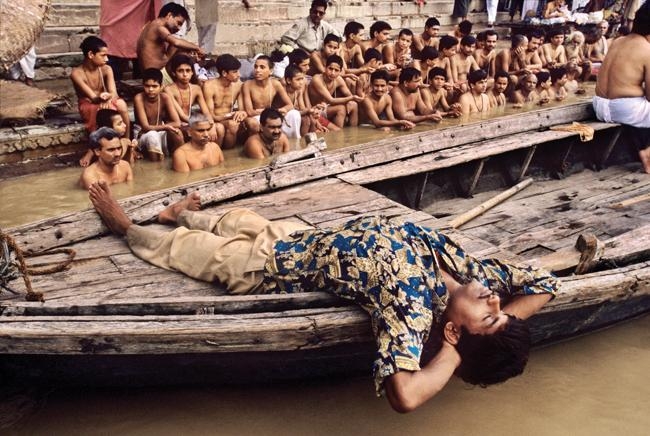 Raghu Rai Rituals at Ghat, Varanasi
