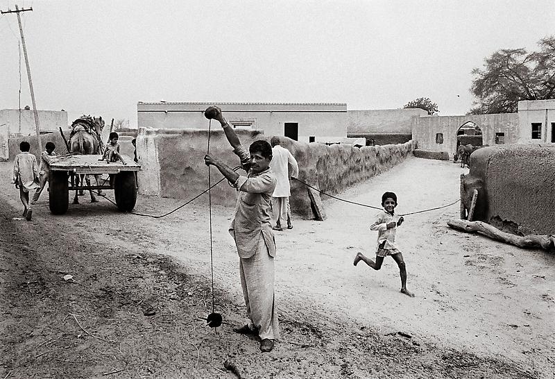 Raghu Rai LUNKARANSAR VILLAGE, RAJASTHAN