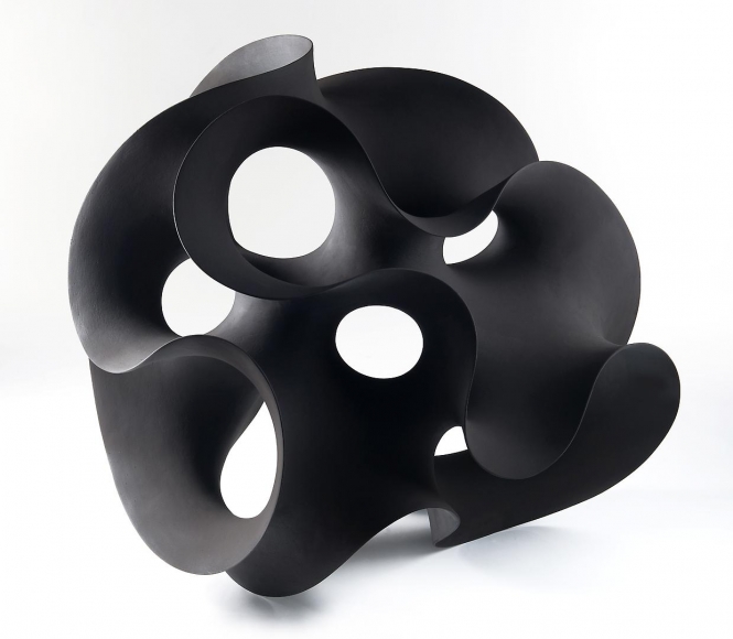 Adherent stoneware 35.5" x 27.7" x 31"
