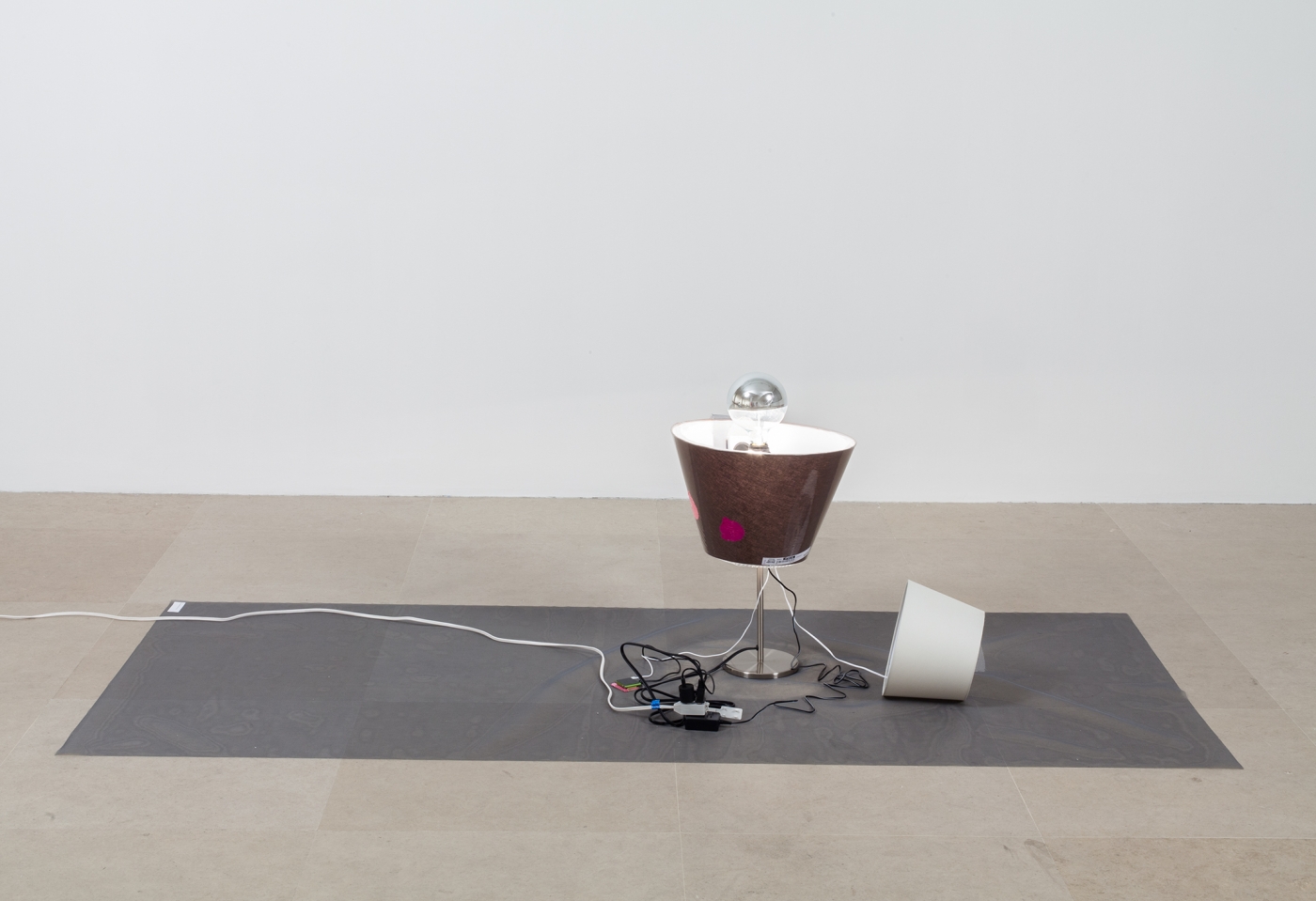 Josef Strau, The Swendenborg Organ is Playing, 2012, Poster, 2 lamps, sound on iPod, 2 speakers, dvd with 19 slides, and wire mesh, dimensions variable