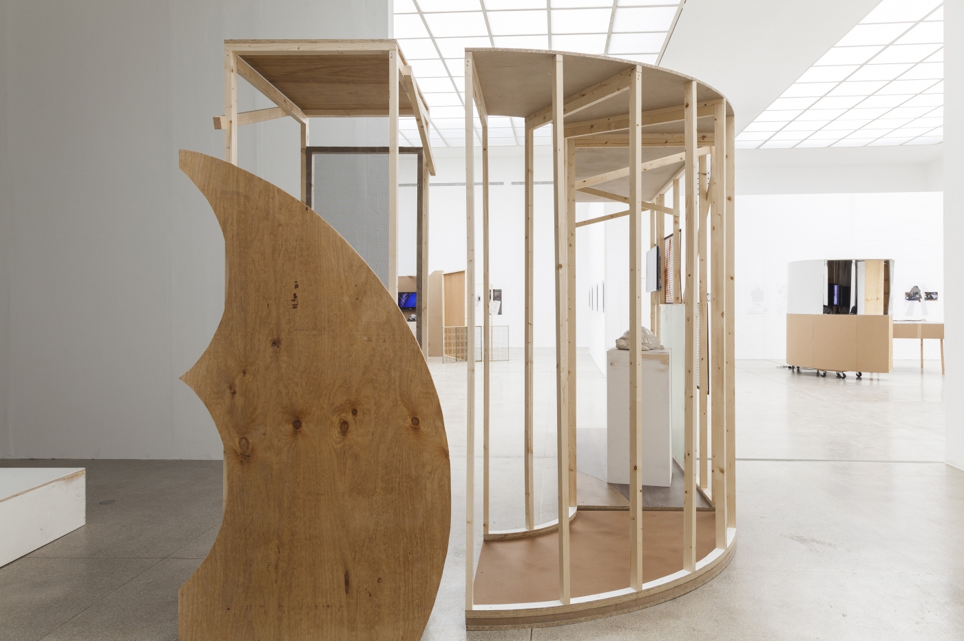 Installation view, Josef Strau: A Turtle Dreaming (…Echoes from an Encapsulated Space Exiled Sounds of Letters Requiring Symphonic Treatment), Secession, Vienna, 2015