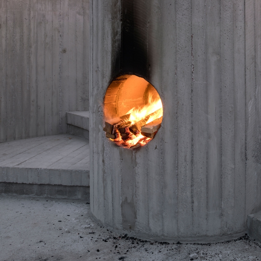 Oscar Tuazon, Burn the Formwork (Fire Building), 2017