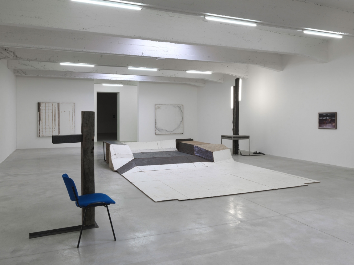 Oscar Tuazon, Installation view