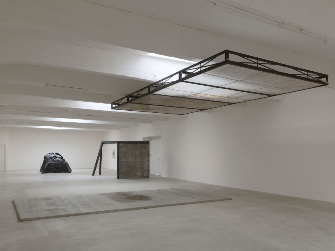 Oscar Tuazon, Installation view