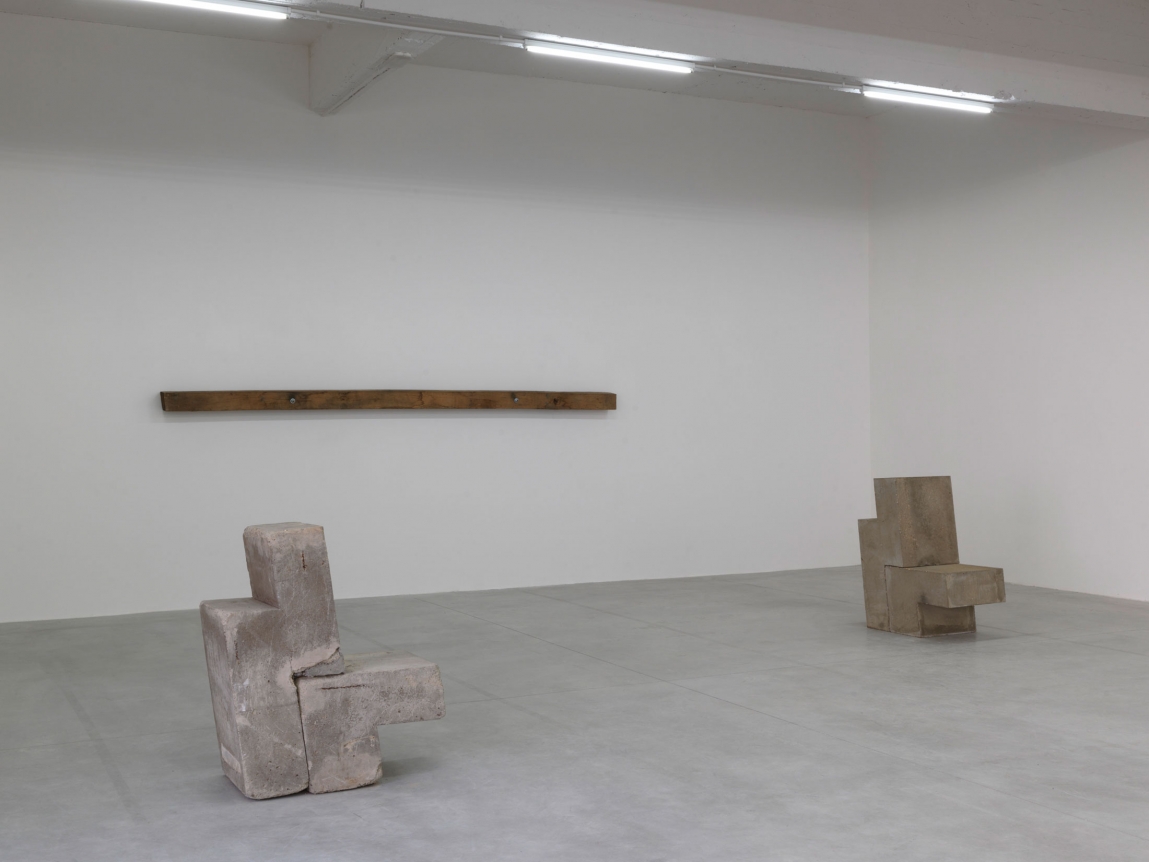 Oscar Tuazon, Installation view