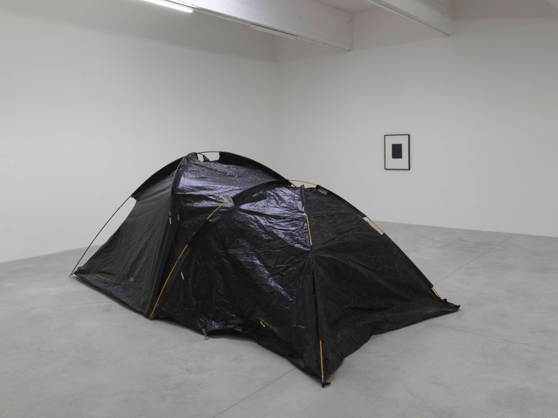 Oscar Tuazon, Installation view