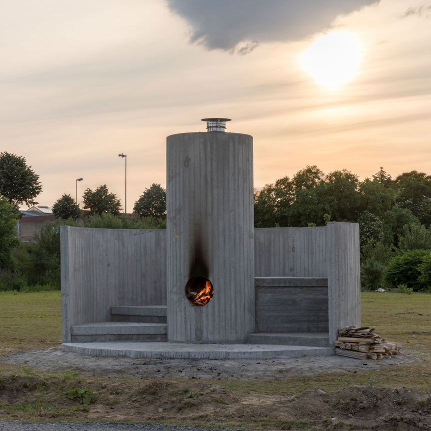 Oscar Tuazon, Burn the Formwork (Fire Building), 2017