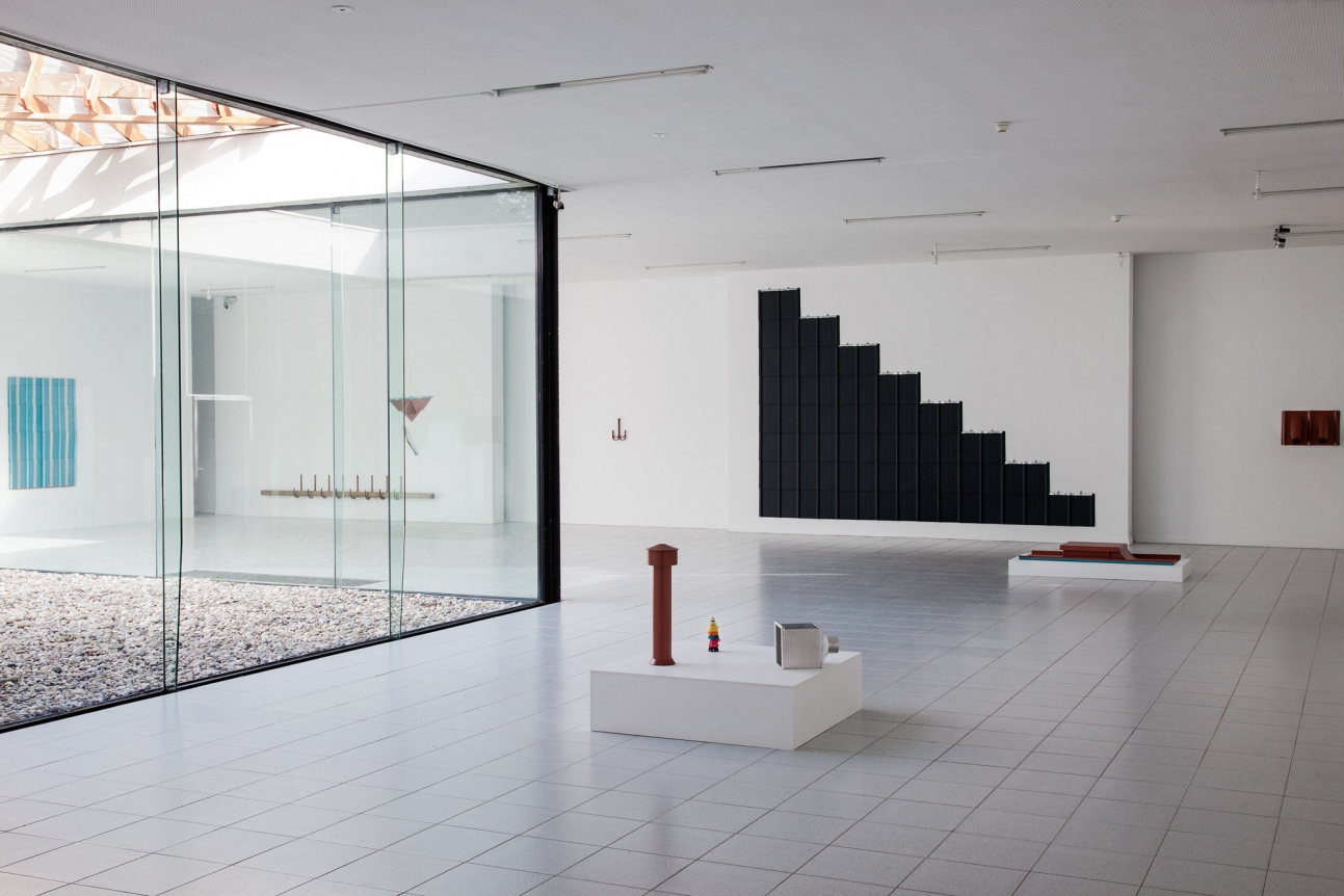 Riding a Saddle Roof. Installation view, 2012. Museum Dhondt-Dhaenens, Deurle, Belgium. Photo: Virgenie Schreyen.