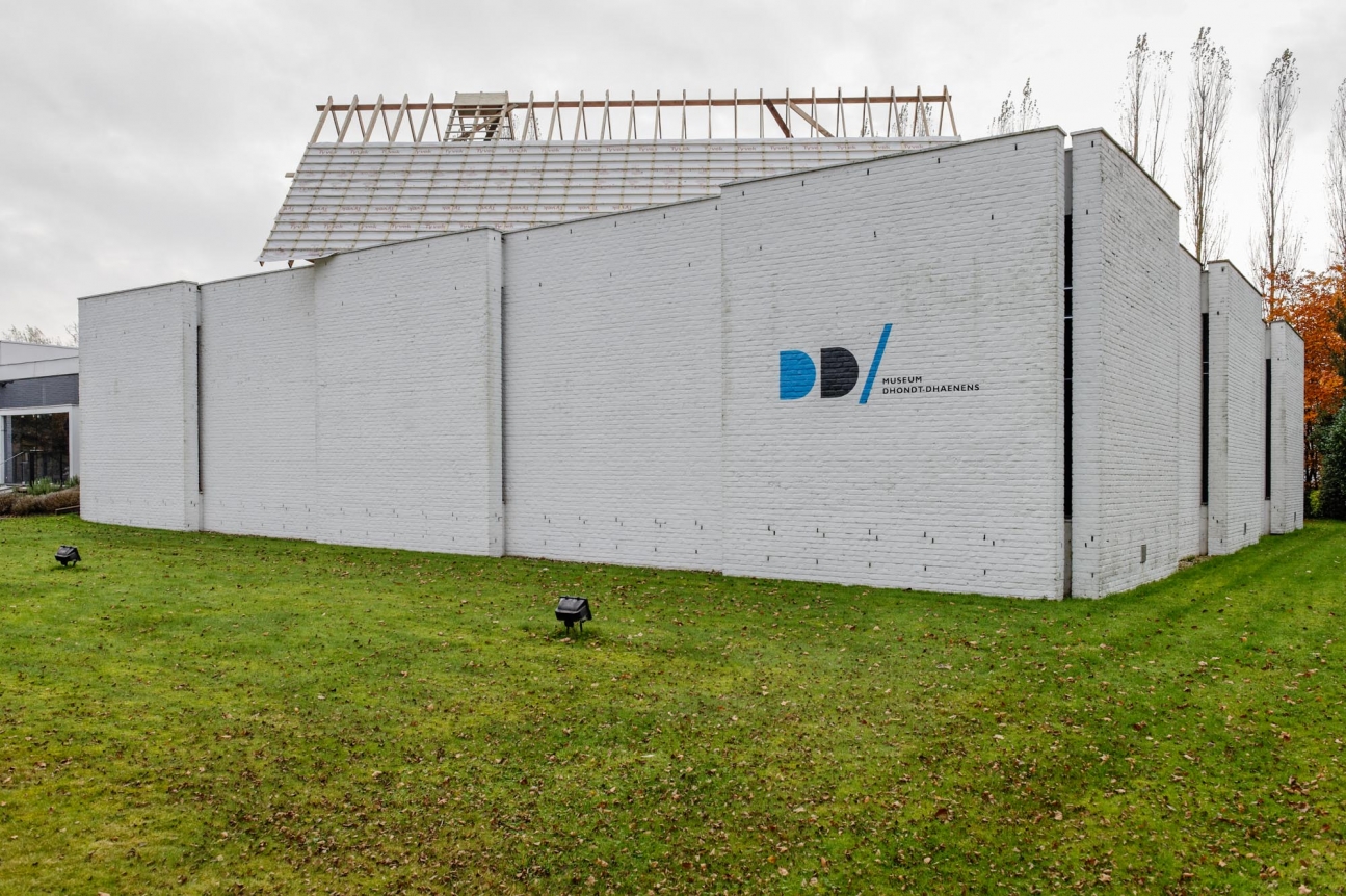 Riding a Saddle Roof. Installation view, 2012. Museum Dhondt-Dhaenens, Deurle, Belgium. Photo: Henk Schoenmaekers.
