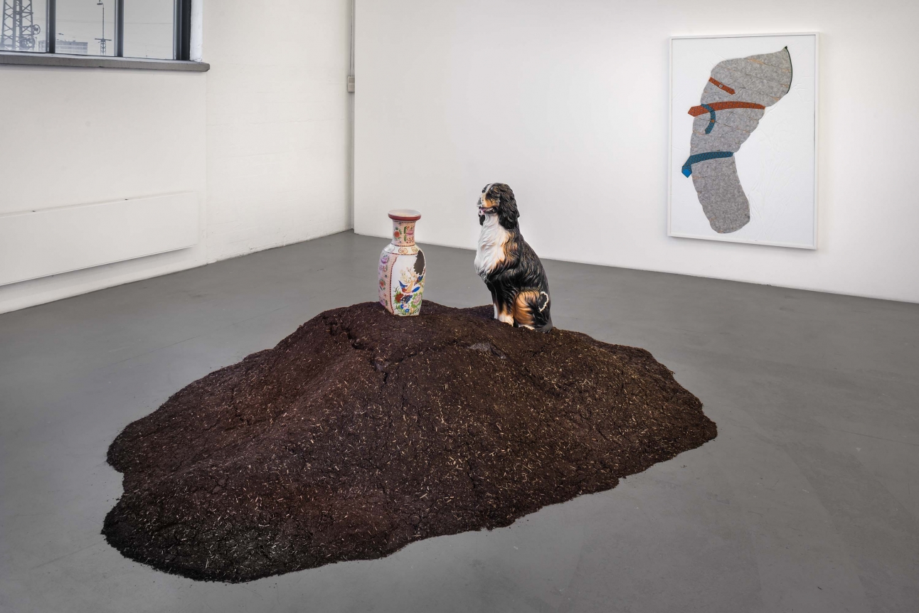 Nina Beier: Cash for Gold, installation view, 2015. Kunstverein Hamburg, Germany., 
