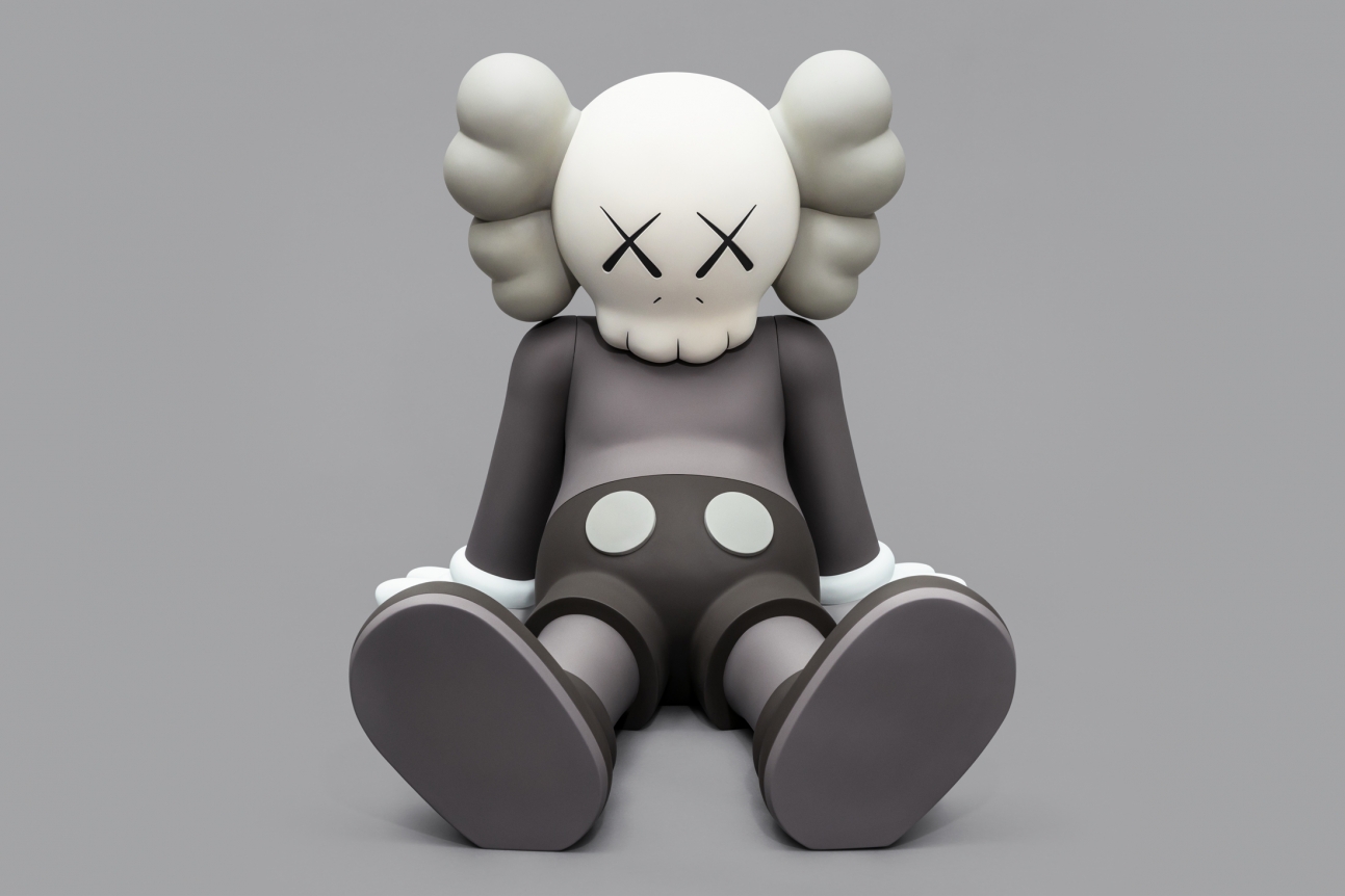KAWS HOLIDAY (2) 2020 aluminum, paint